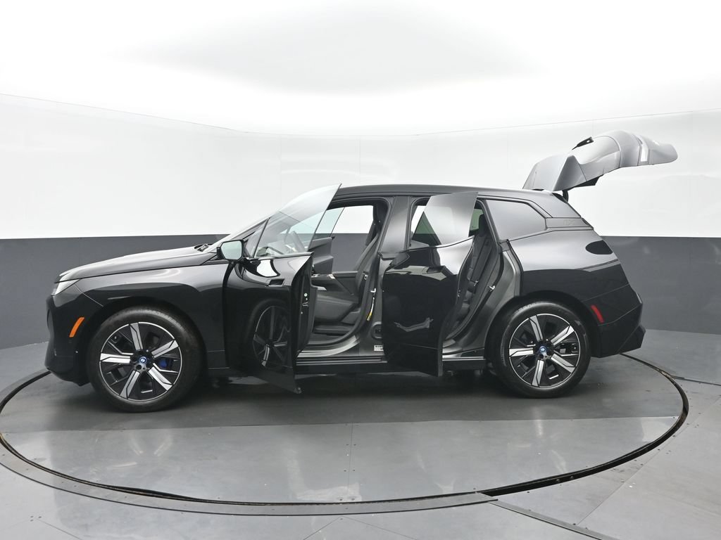 Used 2024 BMW iX xDrive50 w/ Premium Package AWD/4WD image 39