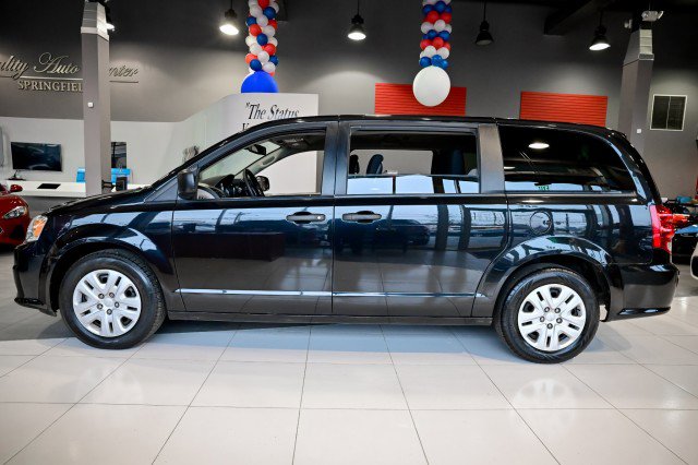 Used 2019 Dodge Grand Caravan SE w/ UConnect Hands-Free Group image 7