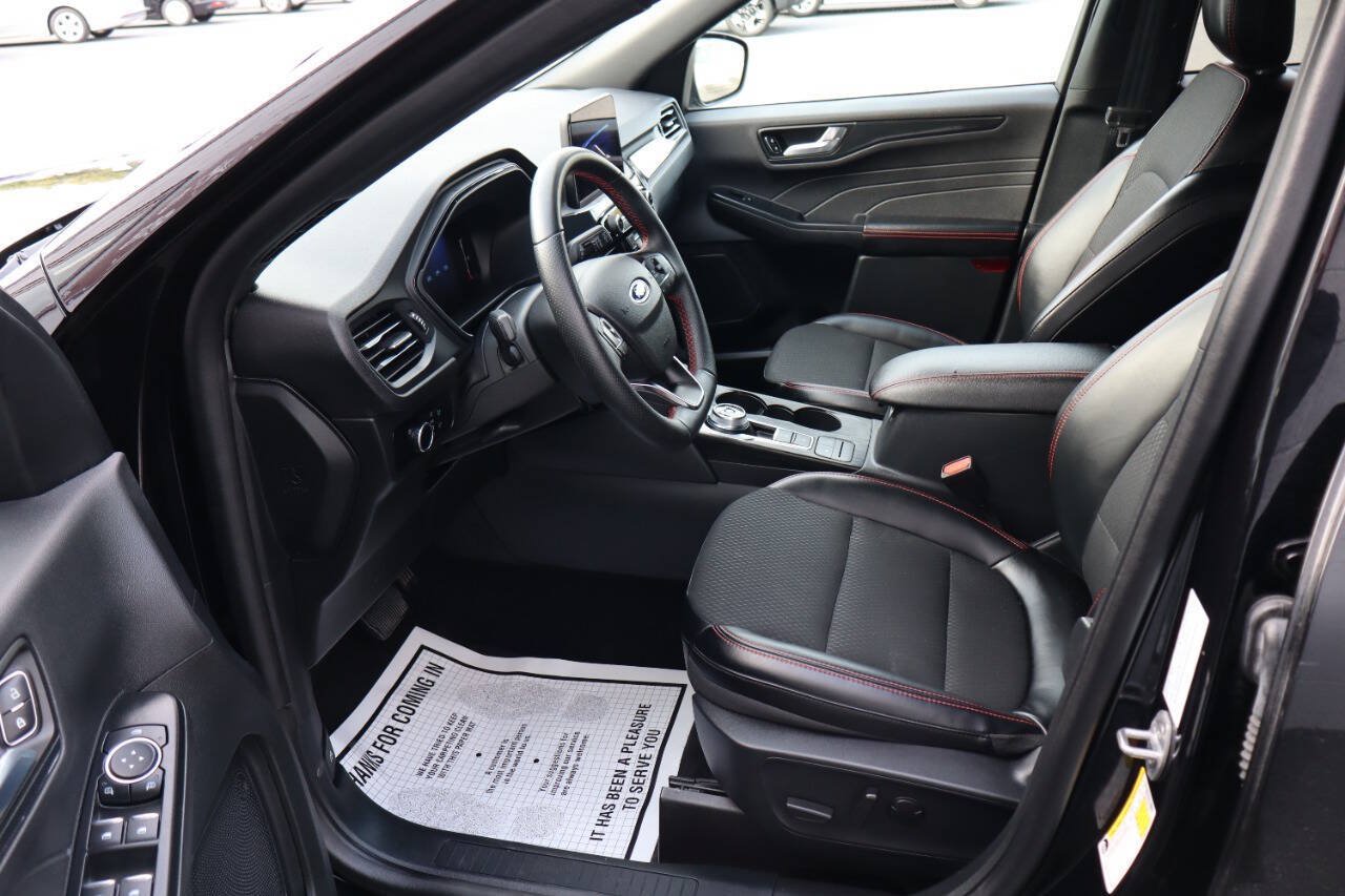 Used 2025 Ford Escape ST-Line AWD/4WD image 6