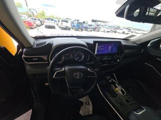 Used 2023 Toyota Highlander XLE FWD image 10