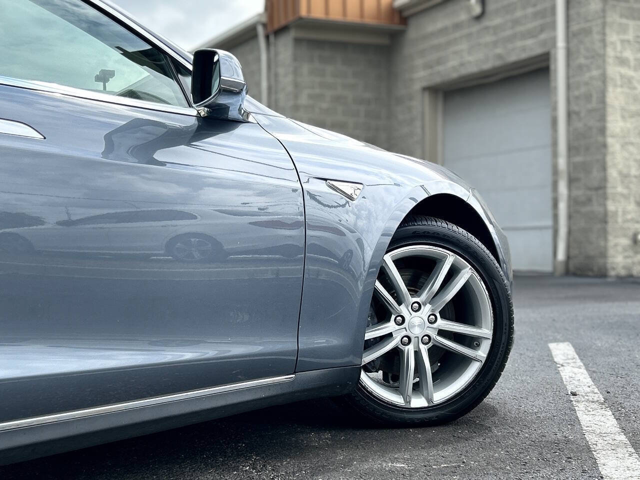 Used 2014 Tesla Model S 85 RWD image 4