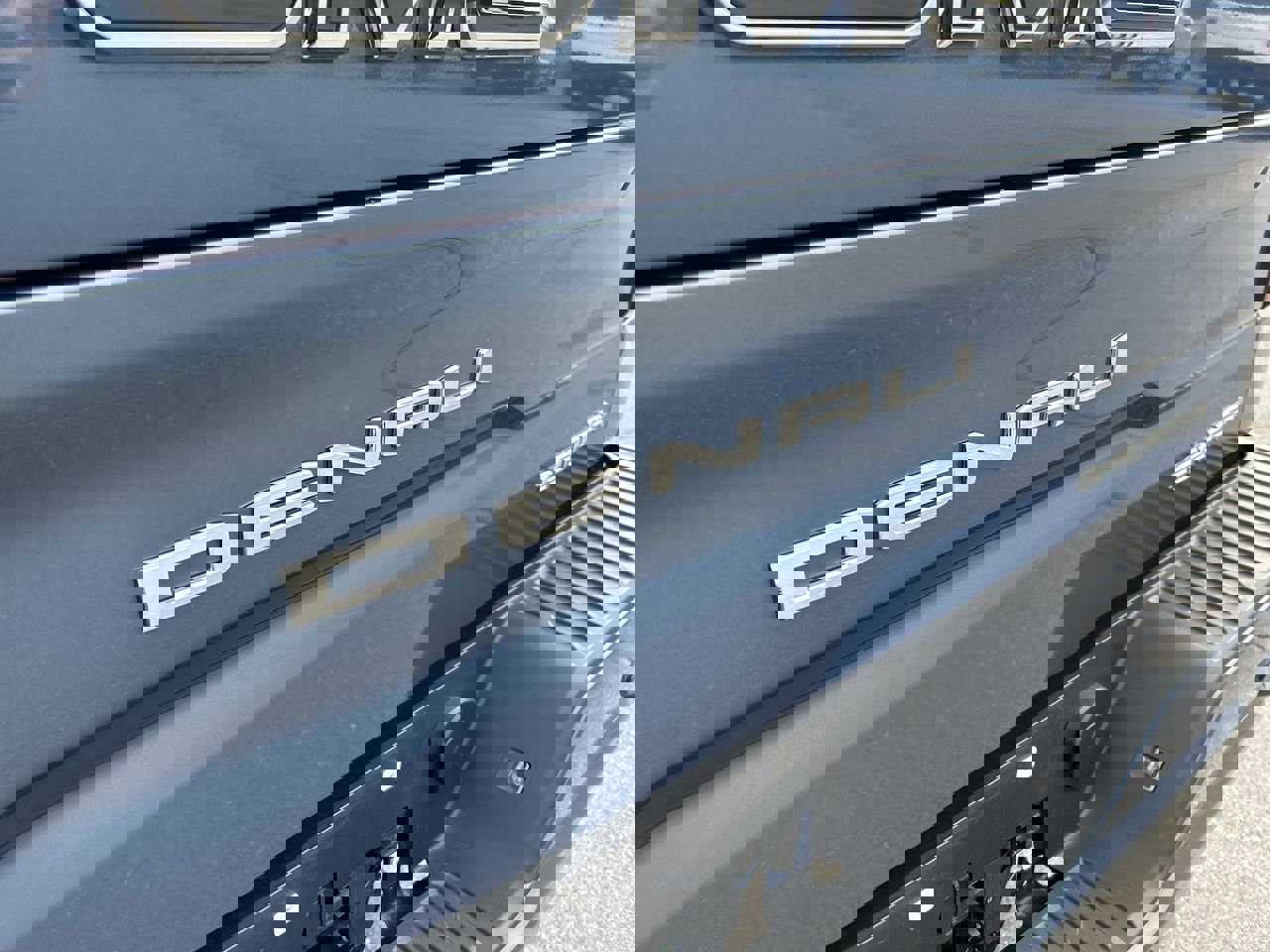 Used 2025 GMC Sierra 1500 Denali Ultimate image 11