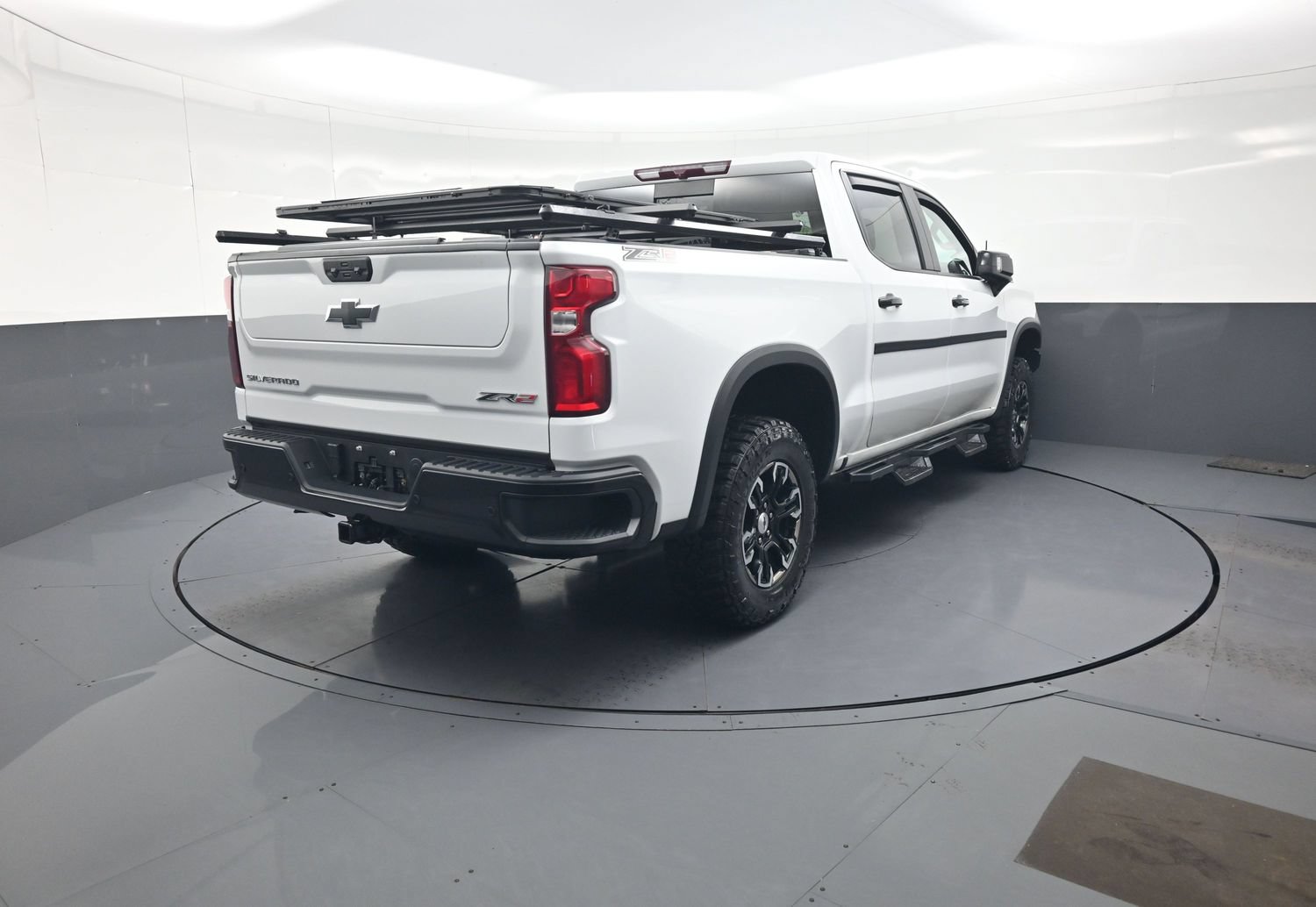 Used 2023 Chevrolet Silverado 1500 ZR2 AWD/4WD image 3
