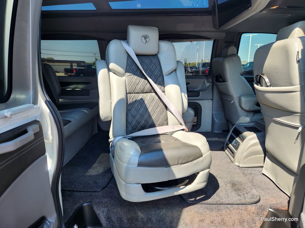 Used 2021 Chevrolet Express 2500 LS w/ Enhanced Convenience Package image 6