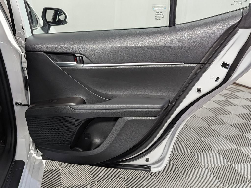 Used 2021 Toyota Camry LE image 29