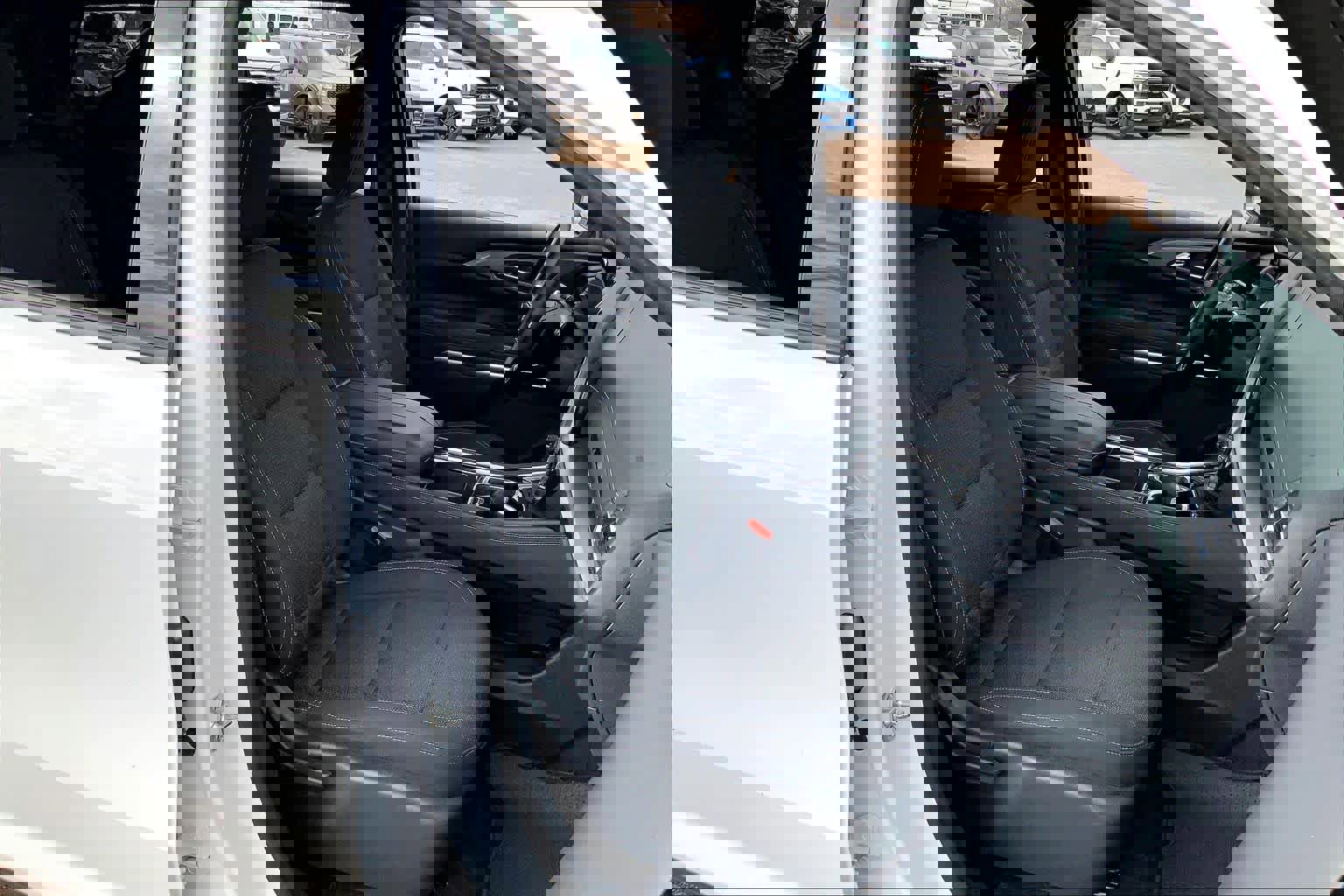 Used 2025 Chevrolet Traverse LT image 8