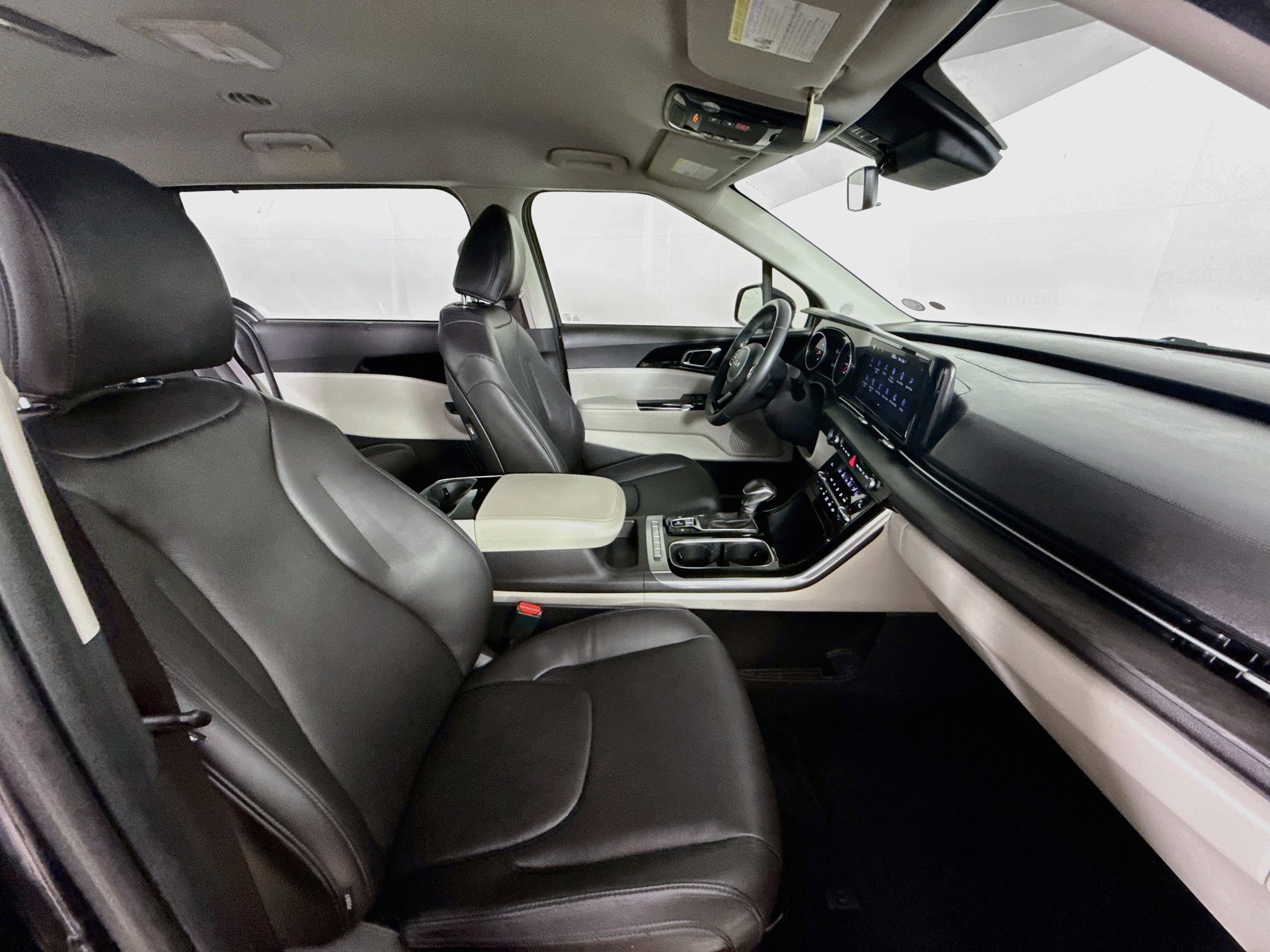 Used 2023 Kia Carnival EX FWD image 37