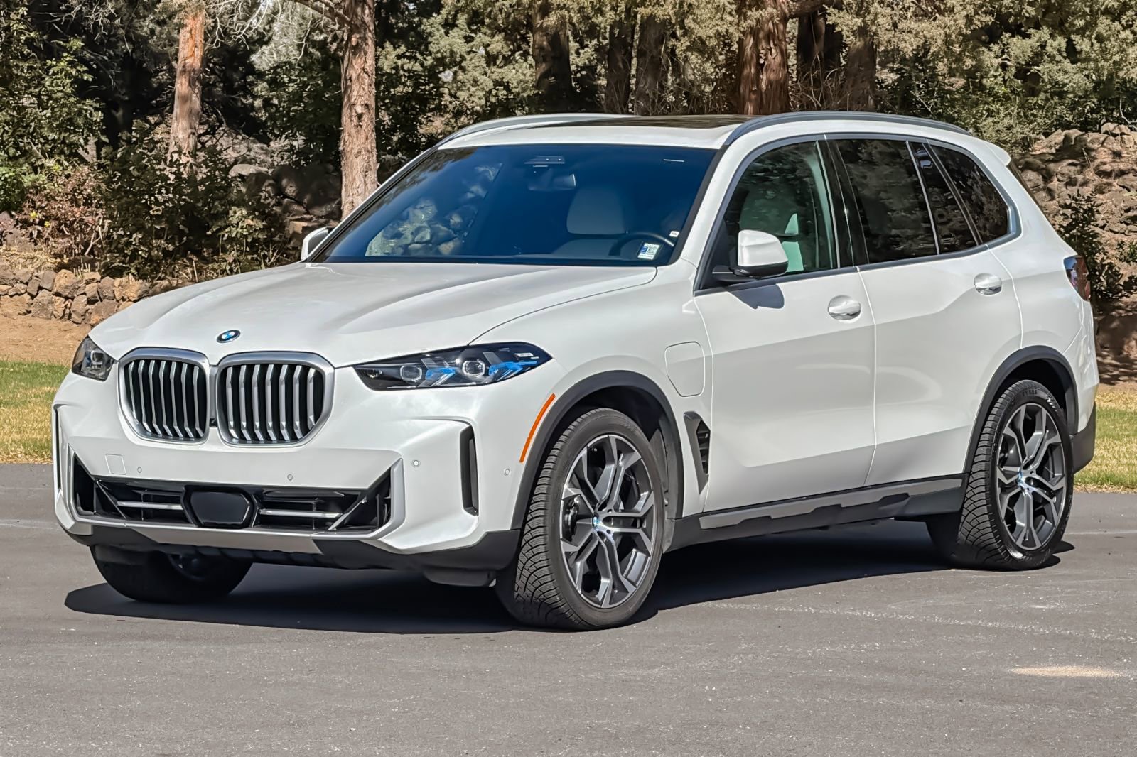 Used 2024 BMW X5 xDrive50e w/ Premium Package image 9