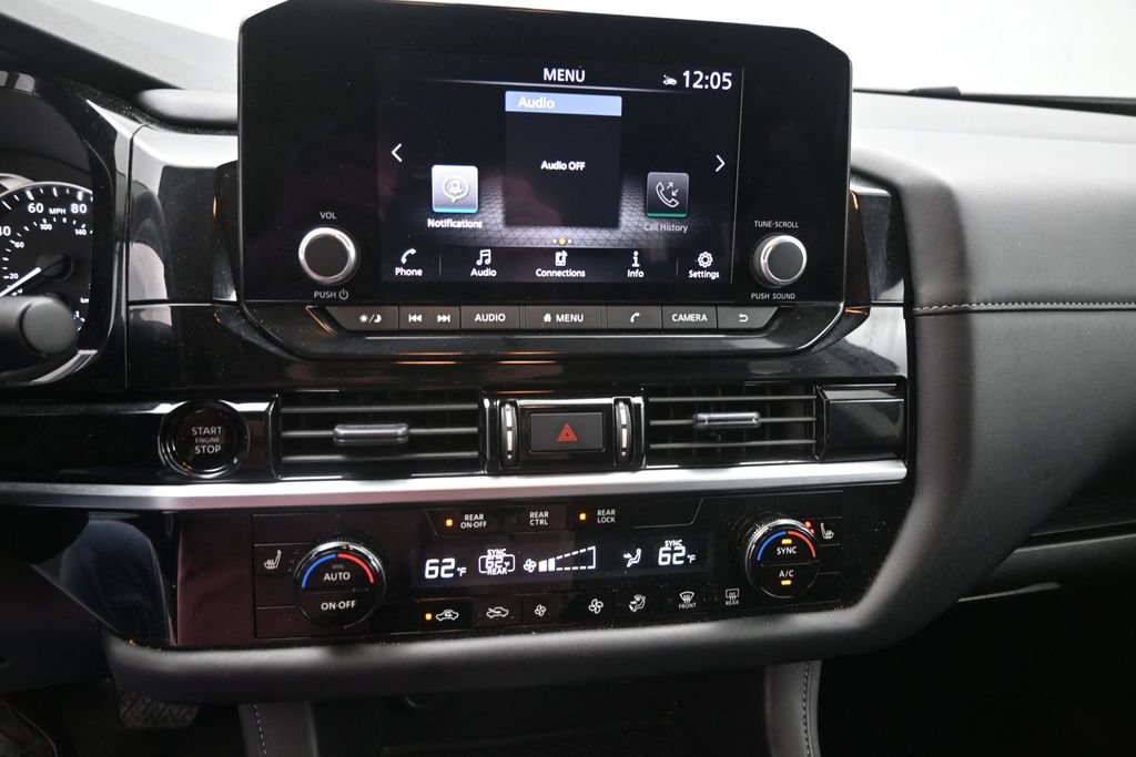 Used 2025 Nissan Pathfinder SV FWD image 9