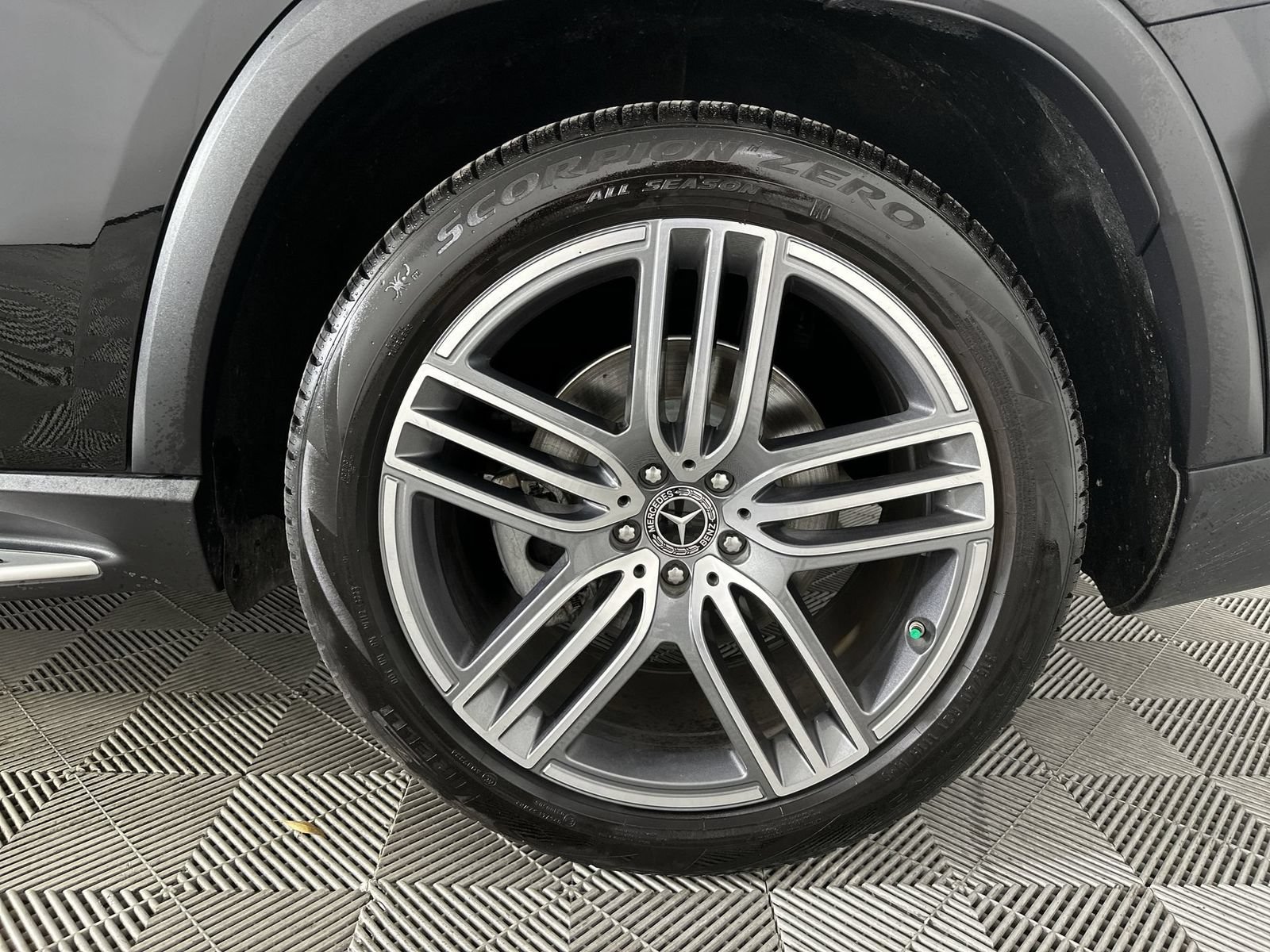 Used 2024 Mercedes-Benz GLS 450 4MATIC image 10