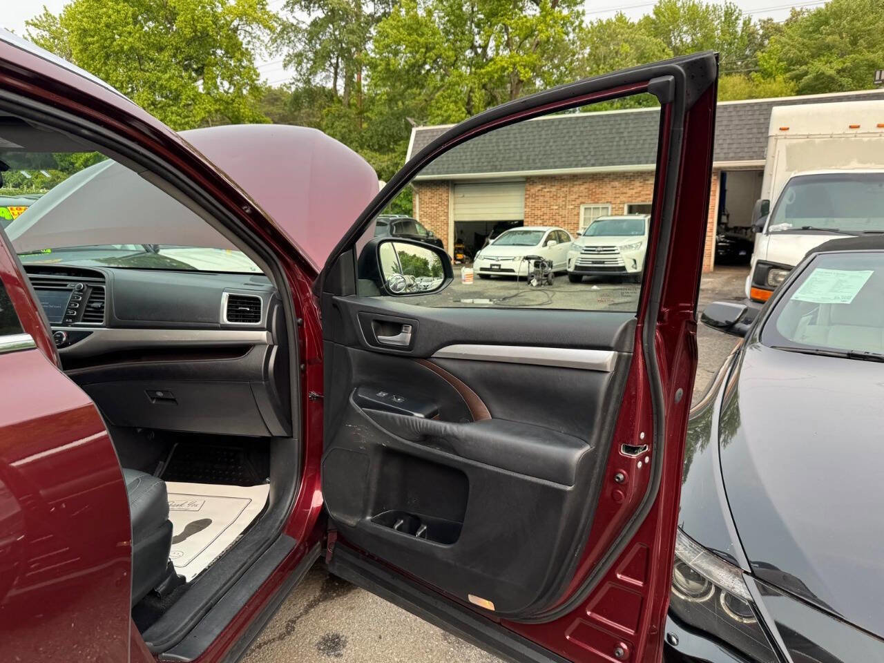 Used 2015 Toyota Highlander XLE image 38