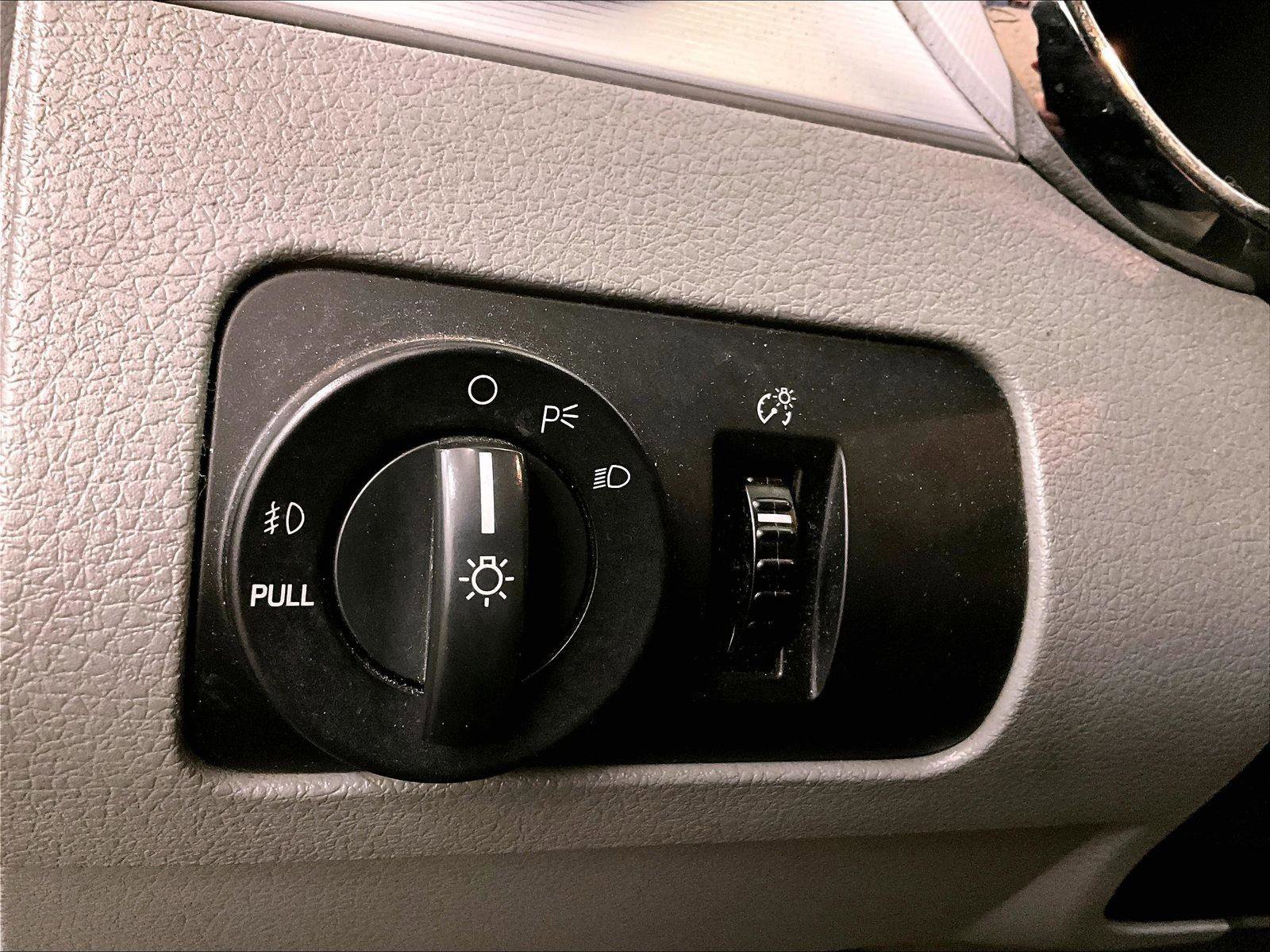 Used 2006 Ford Mustang GT Premium RWD image 30