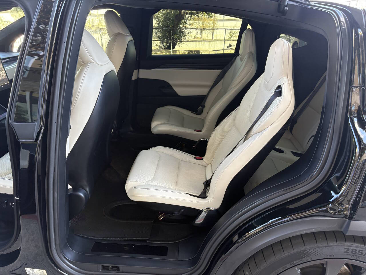 Used 2023 Tesla Model X Plaid image 12