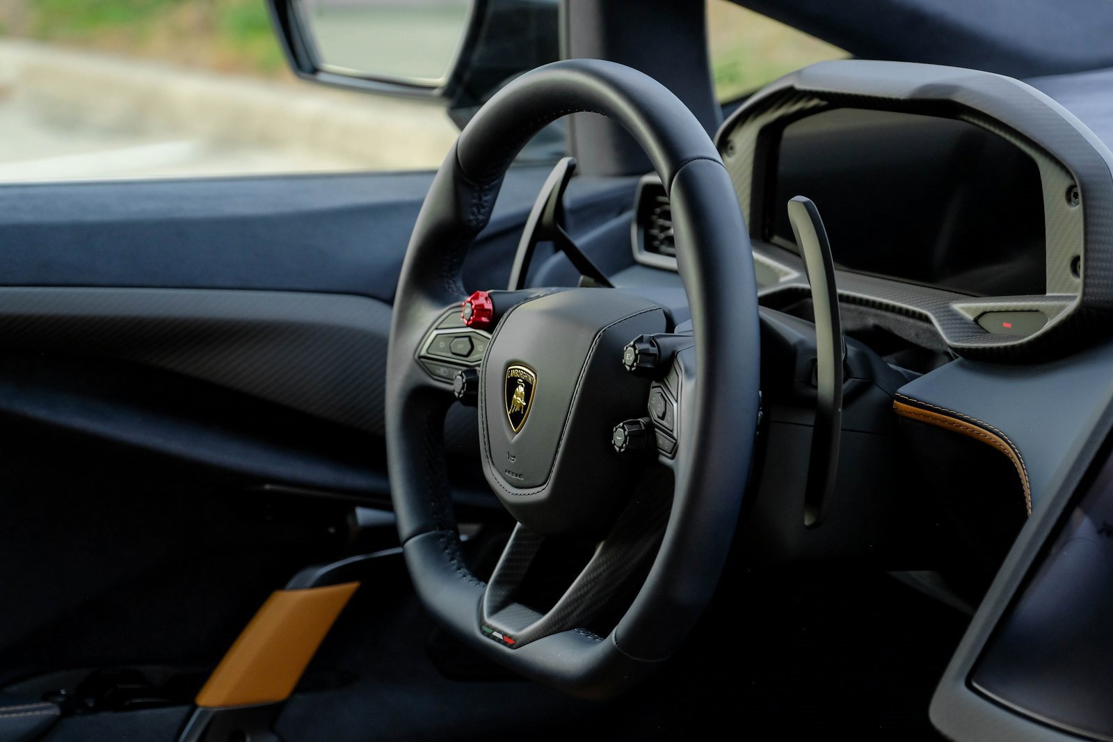 Used 2025 Lamborghini Revuelto image 15
