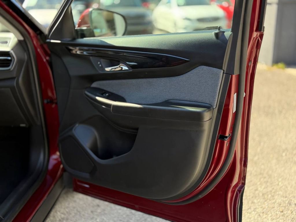 Used 2025 Chevrolet TrailBlazer LT image 14