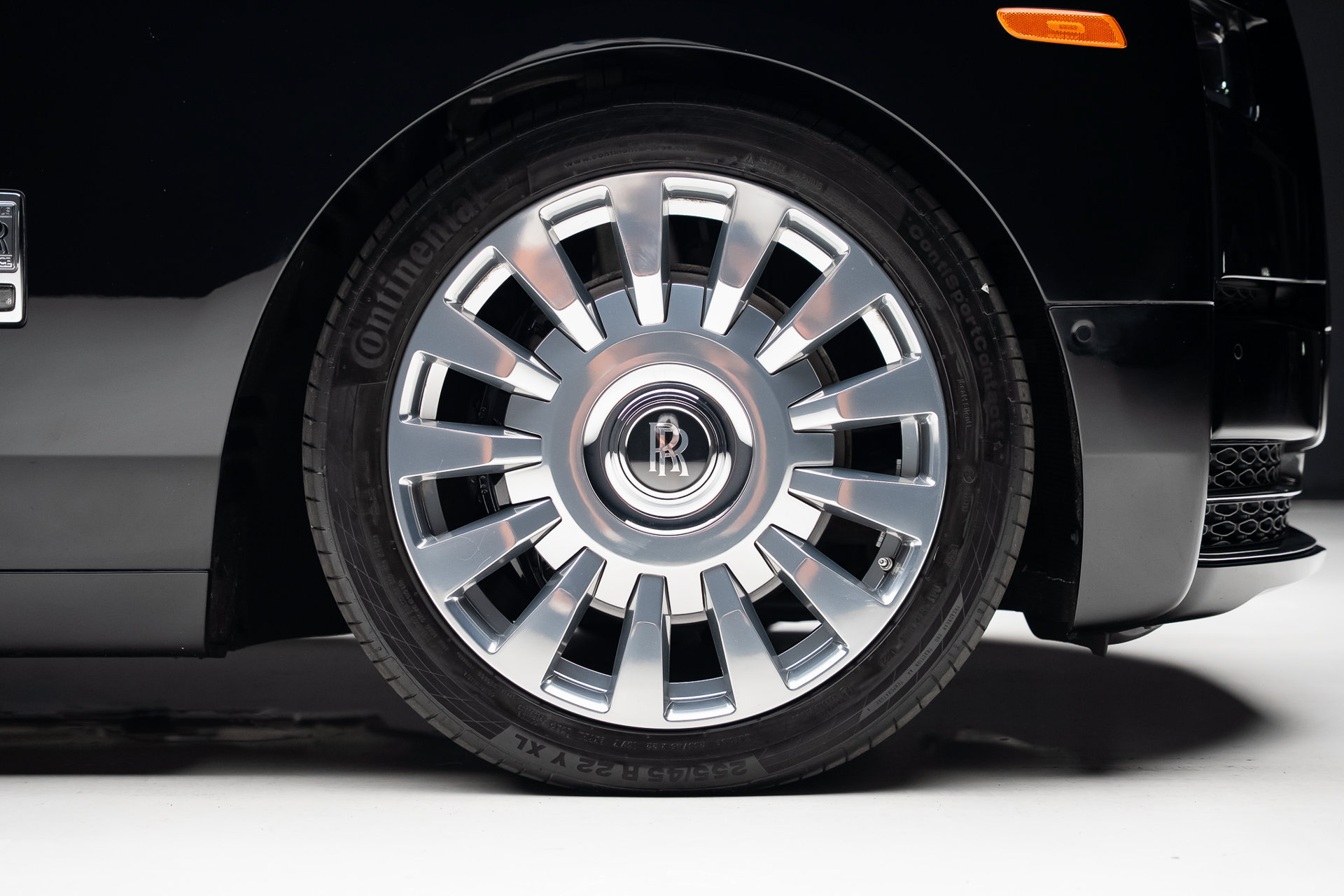 Used 2023 Rolls-Royce Phantom Sedan w/ The Phantom Package RWD image 36