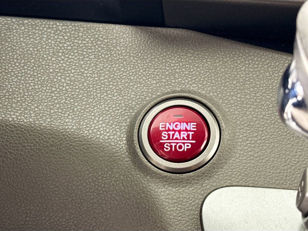 Used 2016 Honda Odyssey SE image 16