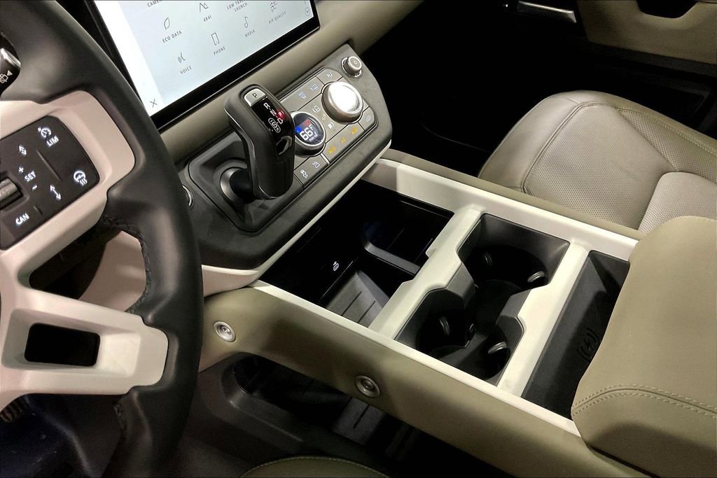 Used 2025 Land Rover Defender 110 S image 18