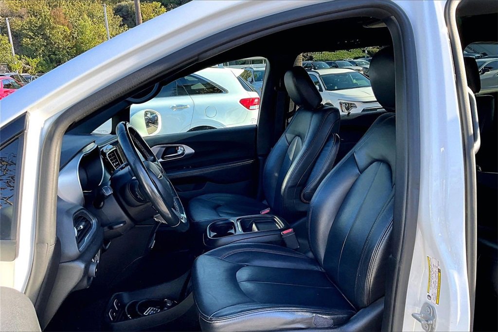Used 2019 Chrysler Pacifica Touring Plus w/ S Appearance Package image 14