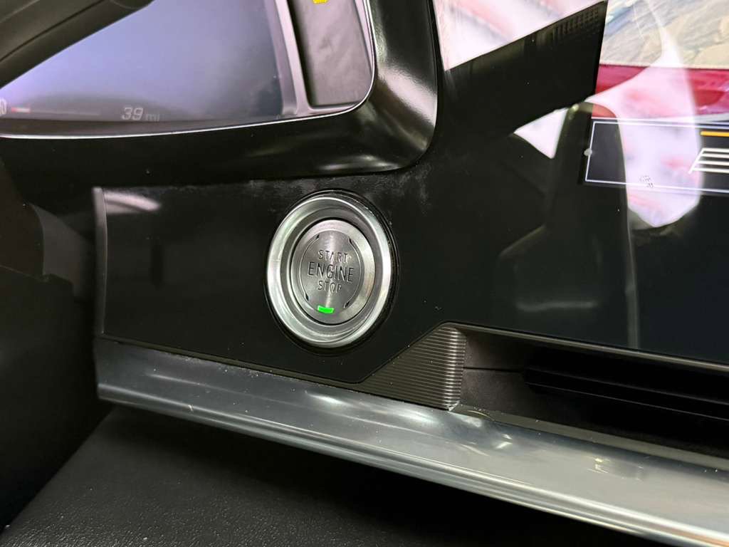Used 2022 Chevrolet Corvette Stingray Coupe w/ 1LT RWD image 35