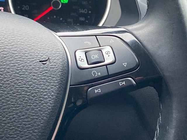Used 2018 Volkswagen Tiguan SE w/ Panoramic Sunroof Package image 19