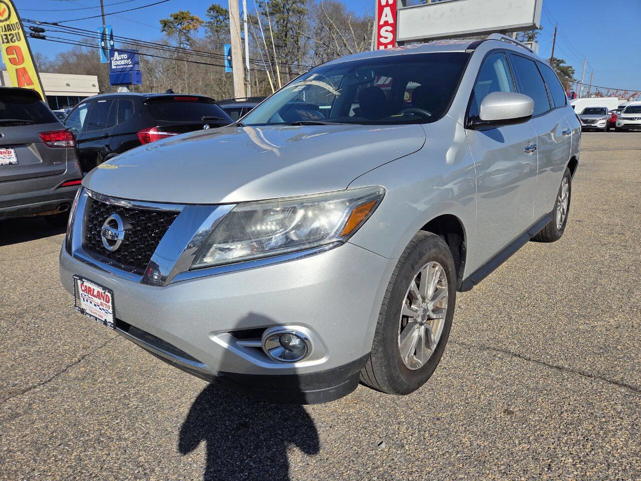 Used 2016 Nissan Pathfinder SV image 3