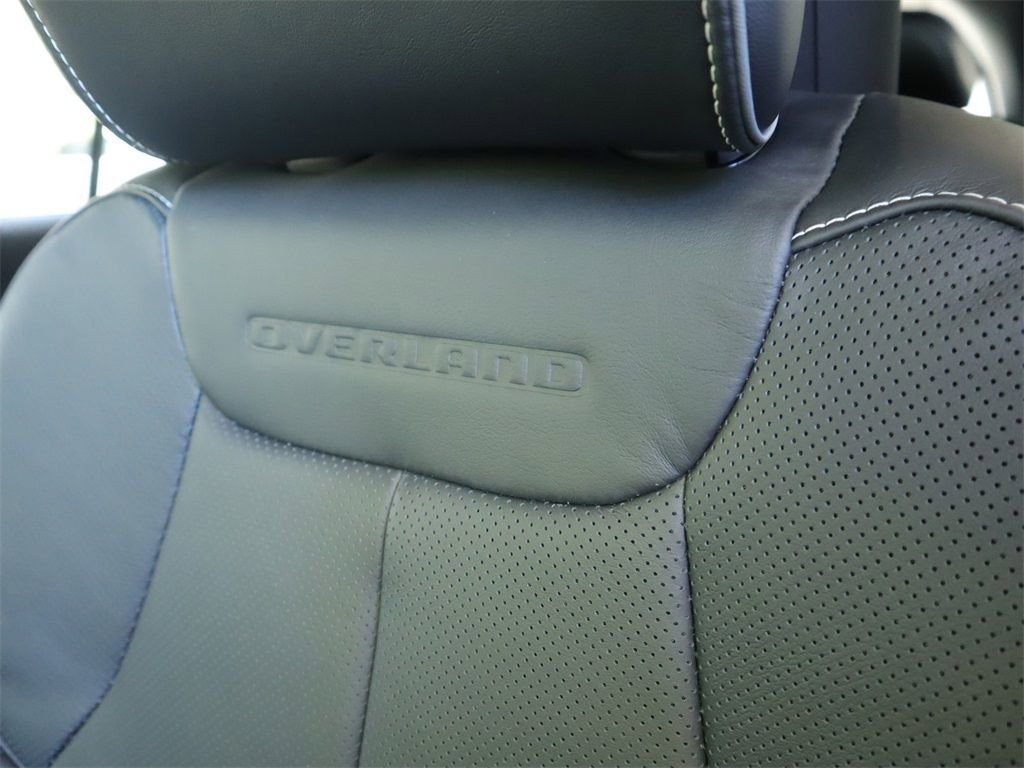 Used 2023 Jeep Grand Cherokee Overland w/ Luxury Tech Group IV image 23