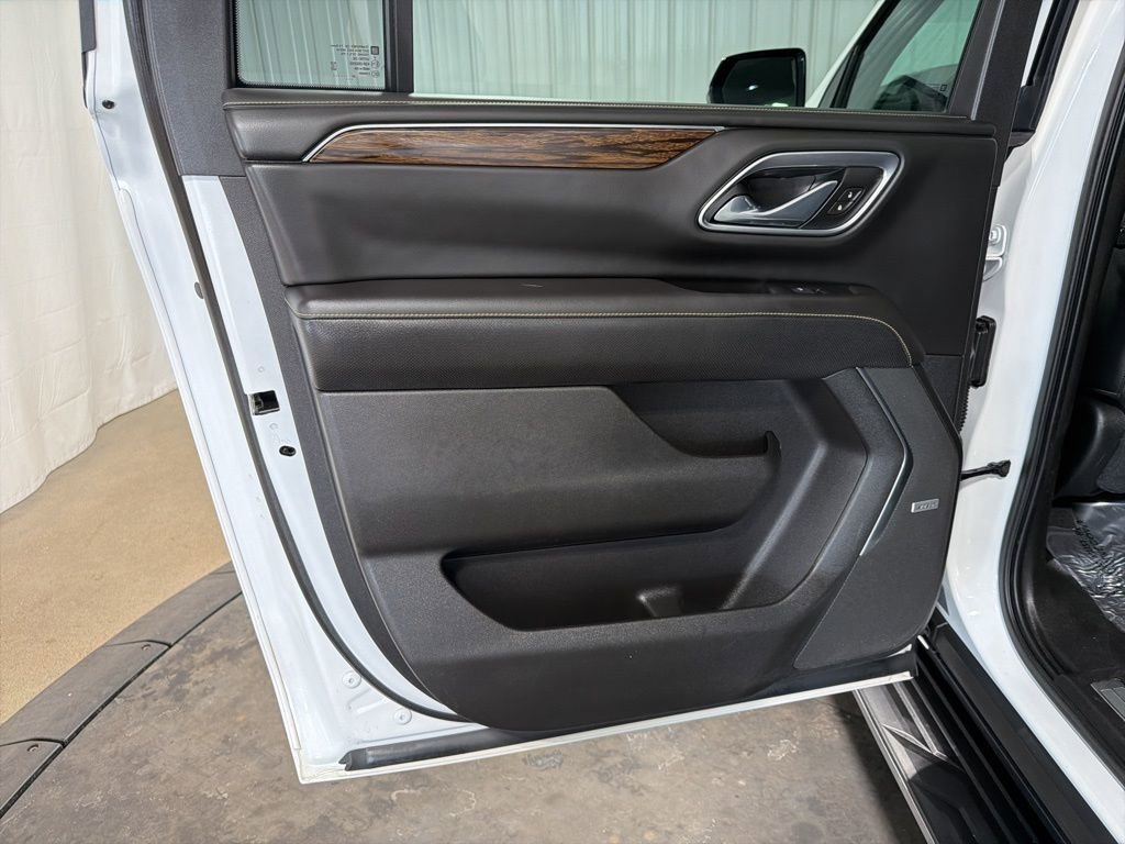 Used 2021 Chevrolet Suburban Premier w/ Premium Package AWD/4WD image 17