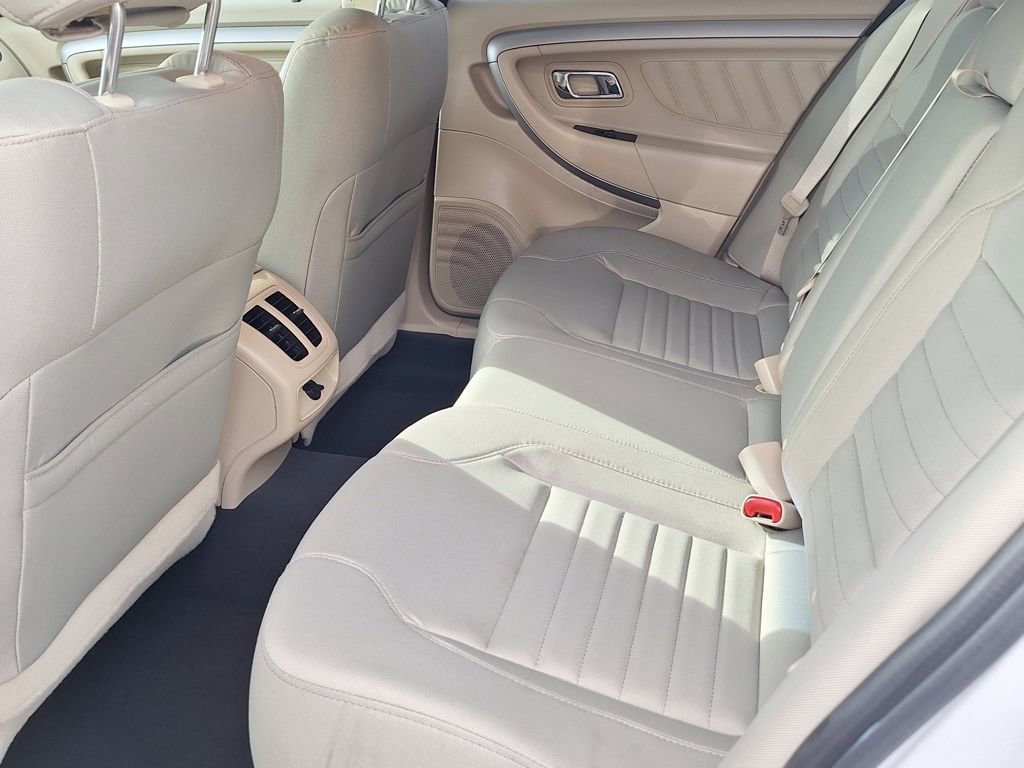 Used 2019 Ford Taurus SE image 12