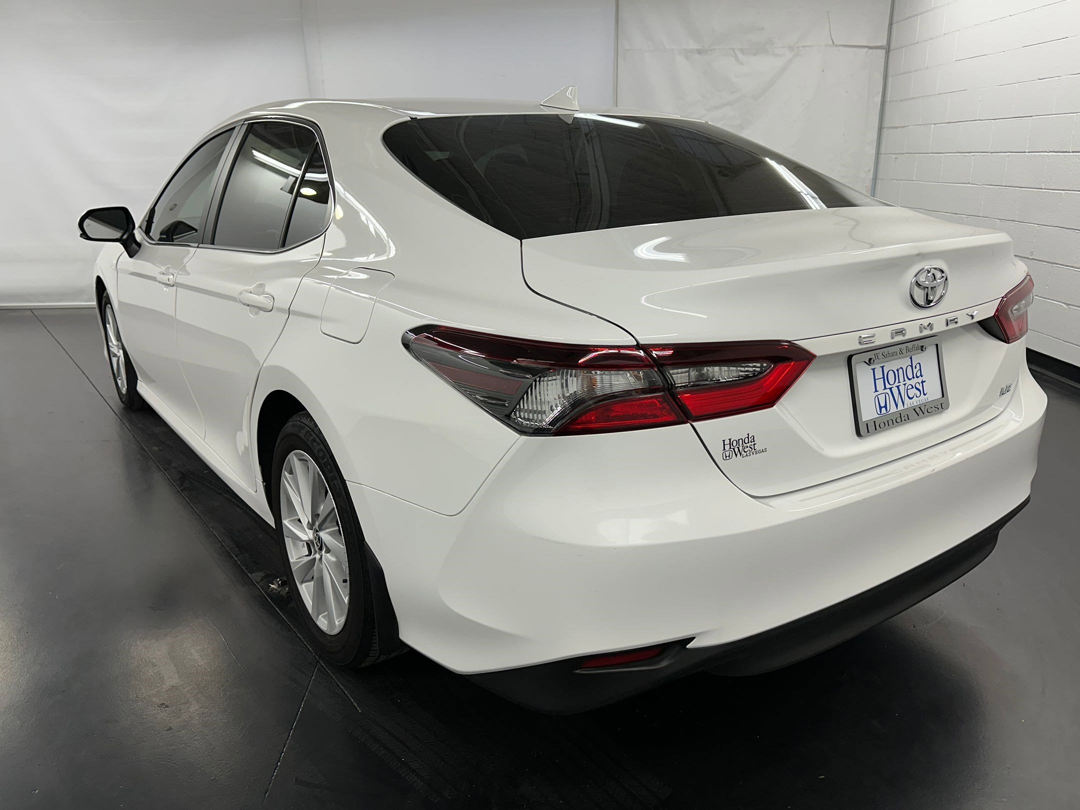 Used 2023 Toyota Camry LE image 3