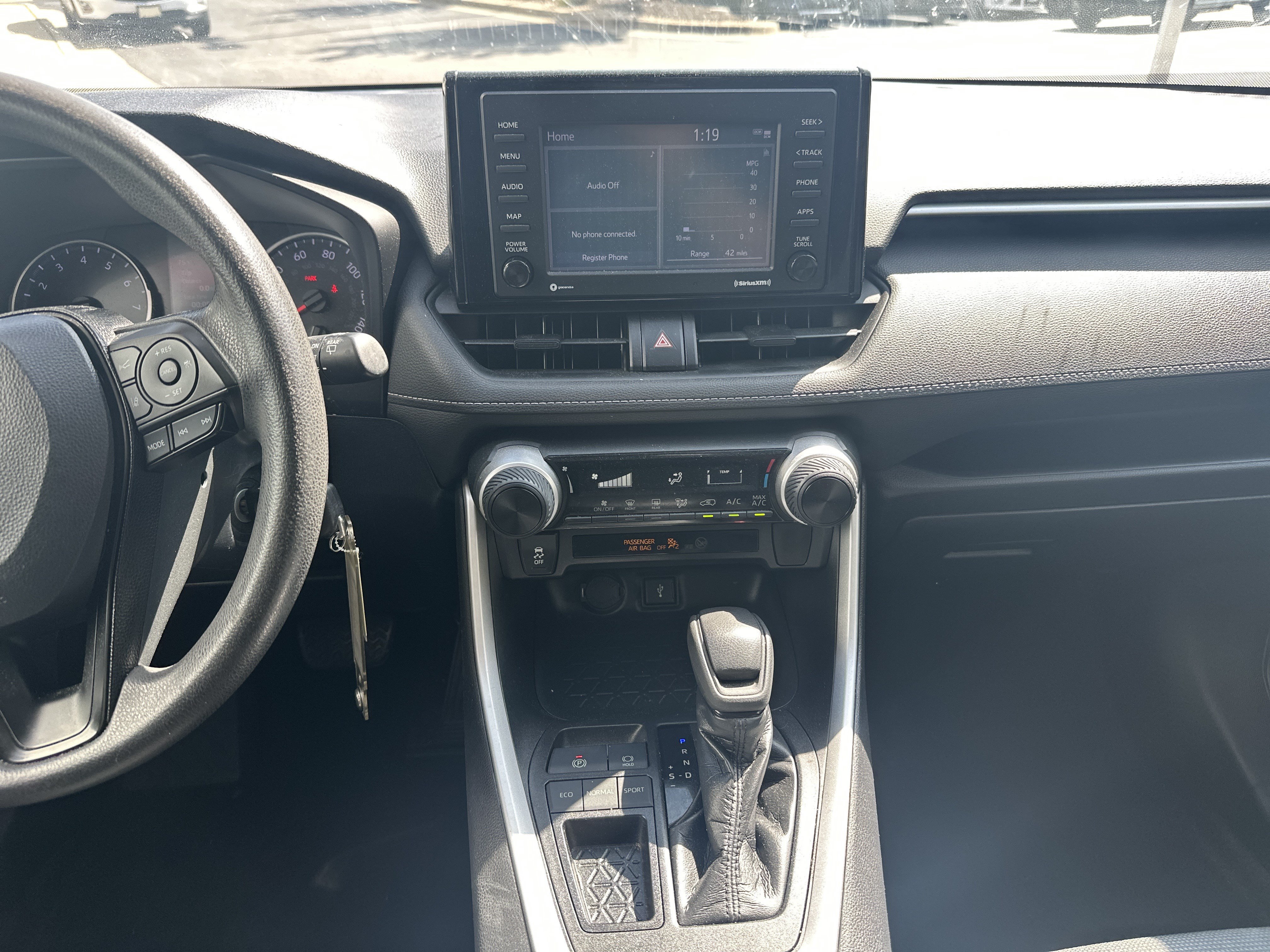 Used 2020 Toyota RAV4 LE FWD image 22