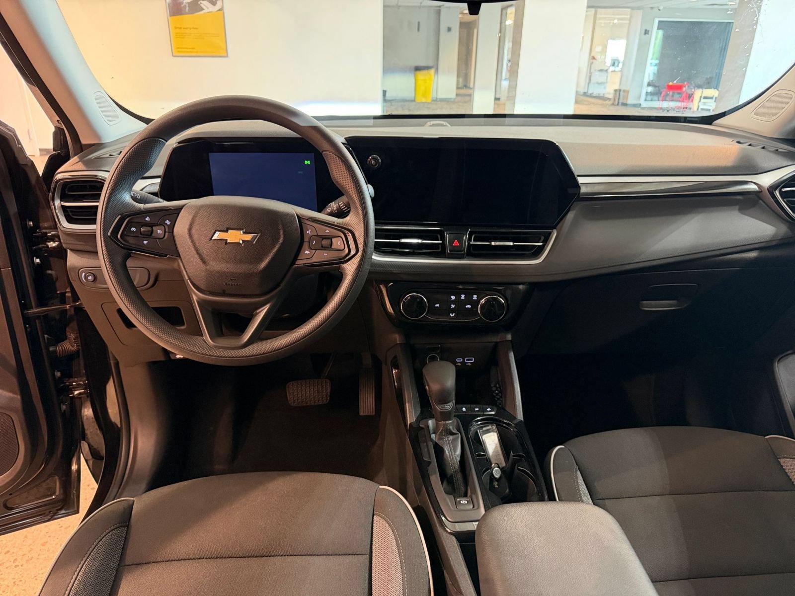 Used 2025 Chevrolet TrailBlazer LT FWD image 28
