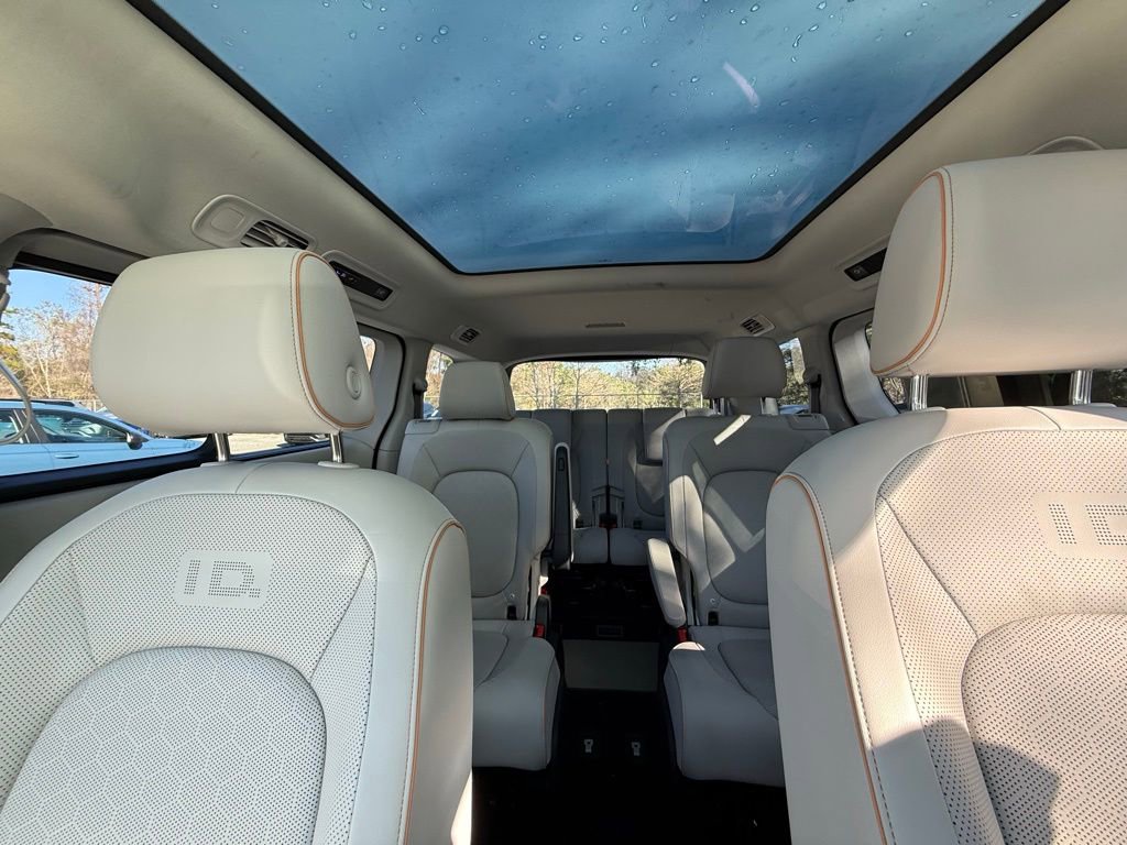 Used 2025 Volkswagen ID. Buzz 1st Edition image 20