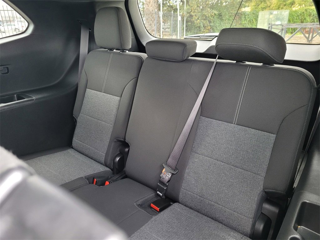 Used 2025 GMC Acadia Elevation image 12