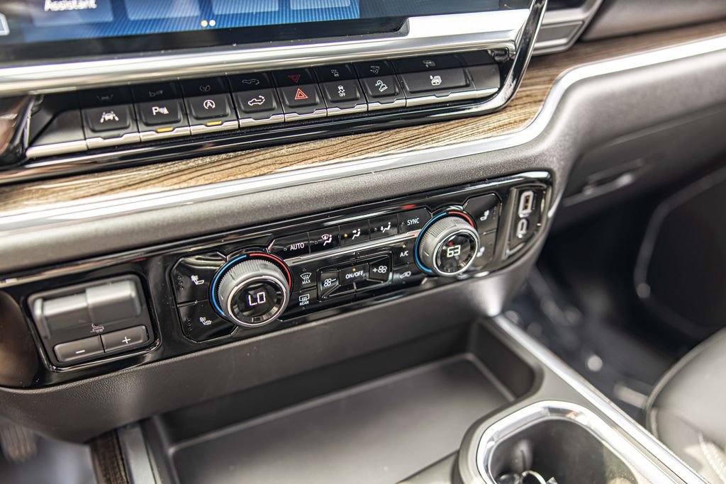 Used 2024 Chevrolet Silverado 1500 LT Trail Boss w/ LT Trail Boss Premium Package AWD/4WD image 28