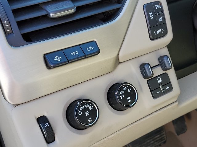Used 2015 GMC Yukon XL Denali w/ Touring Package AWD/4WD image 10