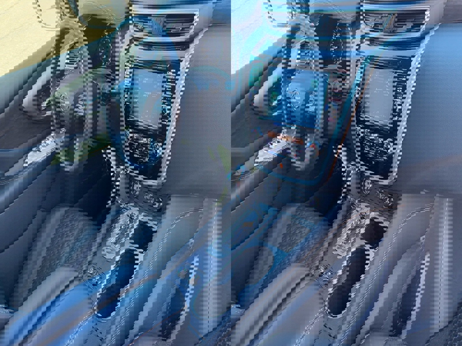 Used 2023 Nissan Murano Platinum w/ Cargo Package image 9