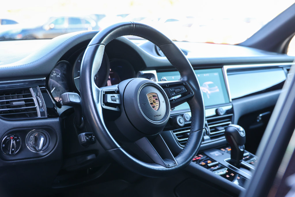 Certified 2023 Porsche Macan Turbo AWD/4WD image 28