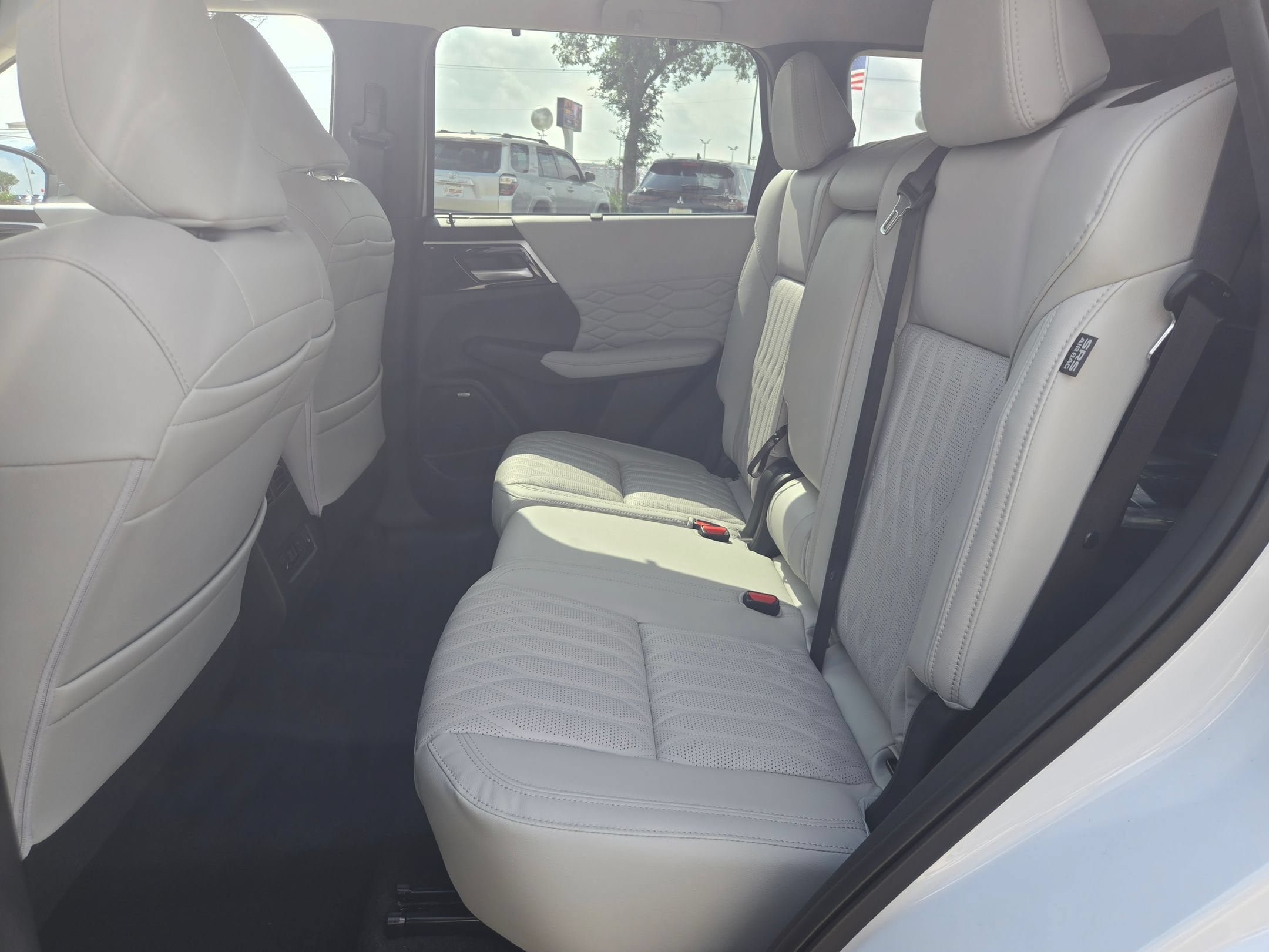 New 2026 Mitsubishi Outlander SEL FWD image 13