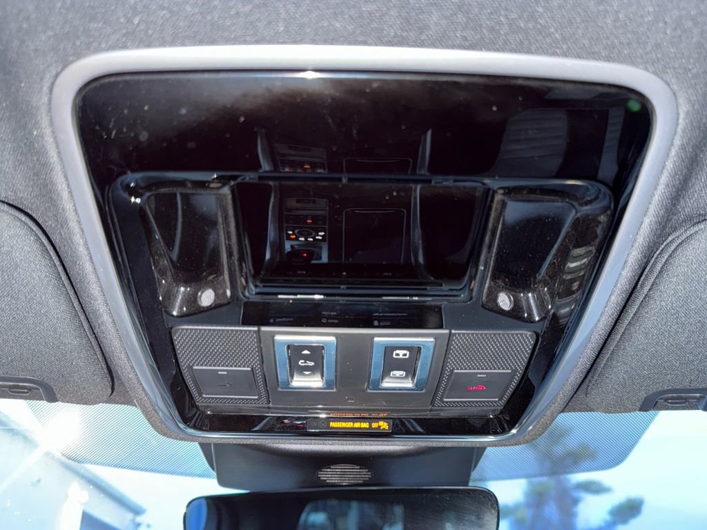 Used 2017 Land Rover Range Rover Sport SVR image 19