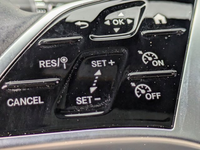Used 2025 Mercedes-Benz GLC 300 4MATIC image 13