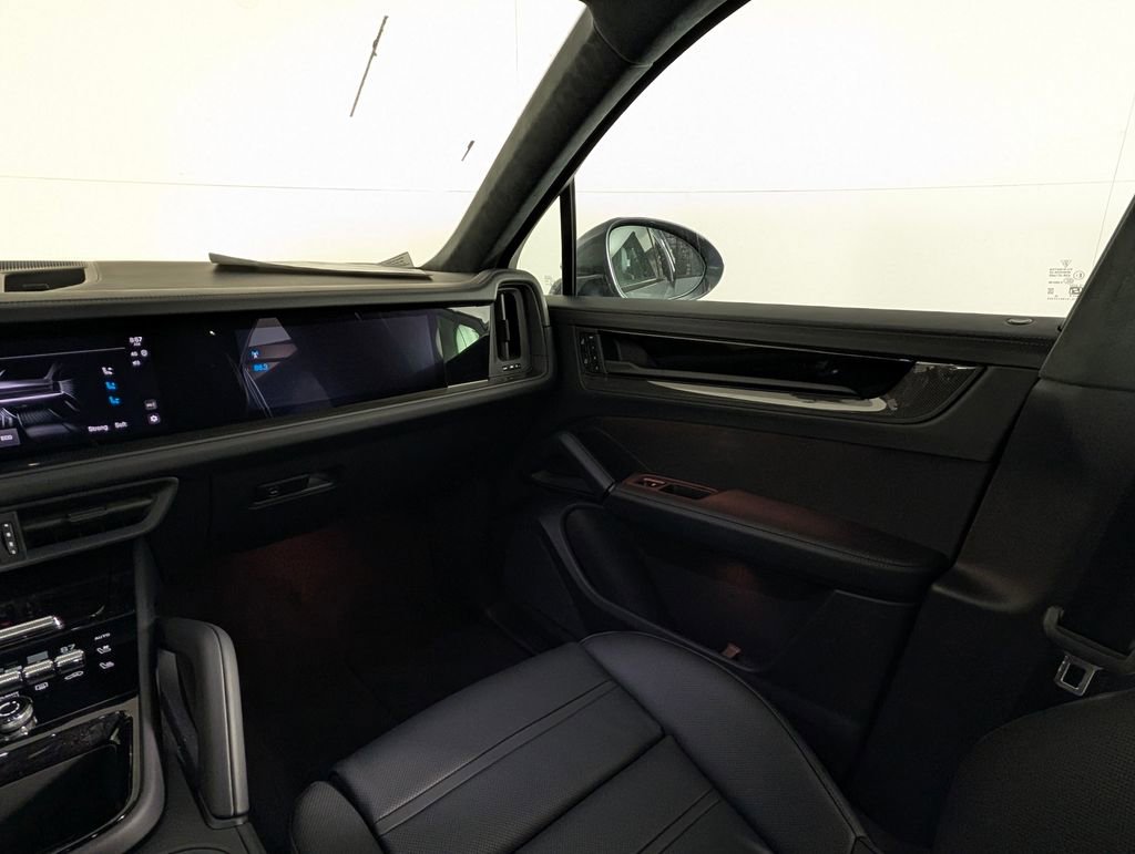 New 2026 Porsche Cayenne GTS image 23