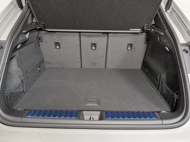 New 2026 Porsche Macan Turbo Electric image 22