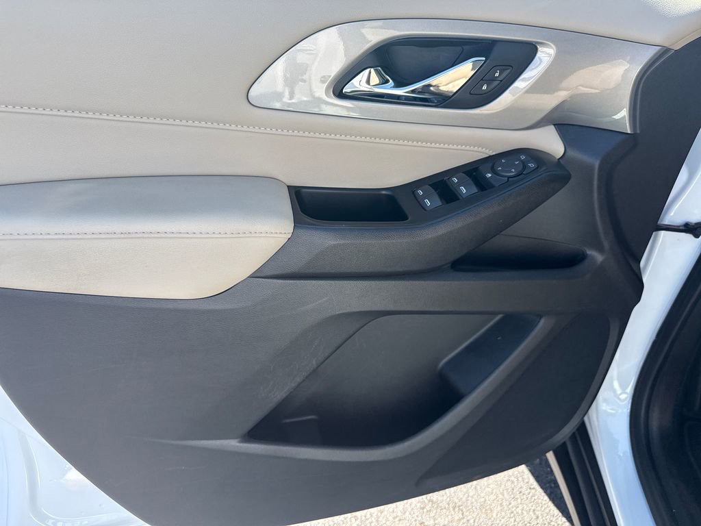 Used 2022 Chevrolet Traverse LS FWD image 11