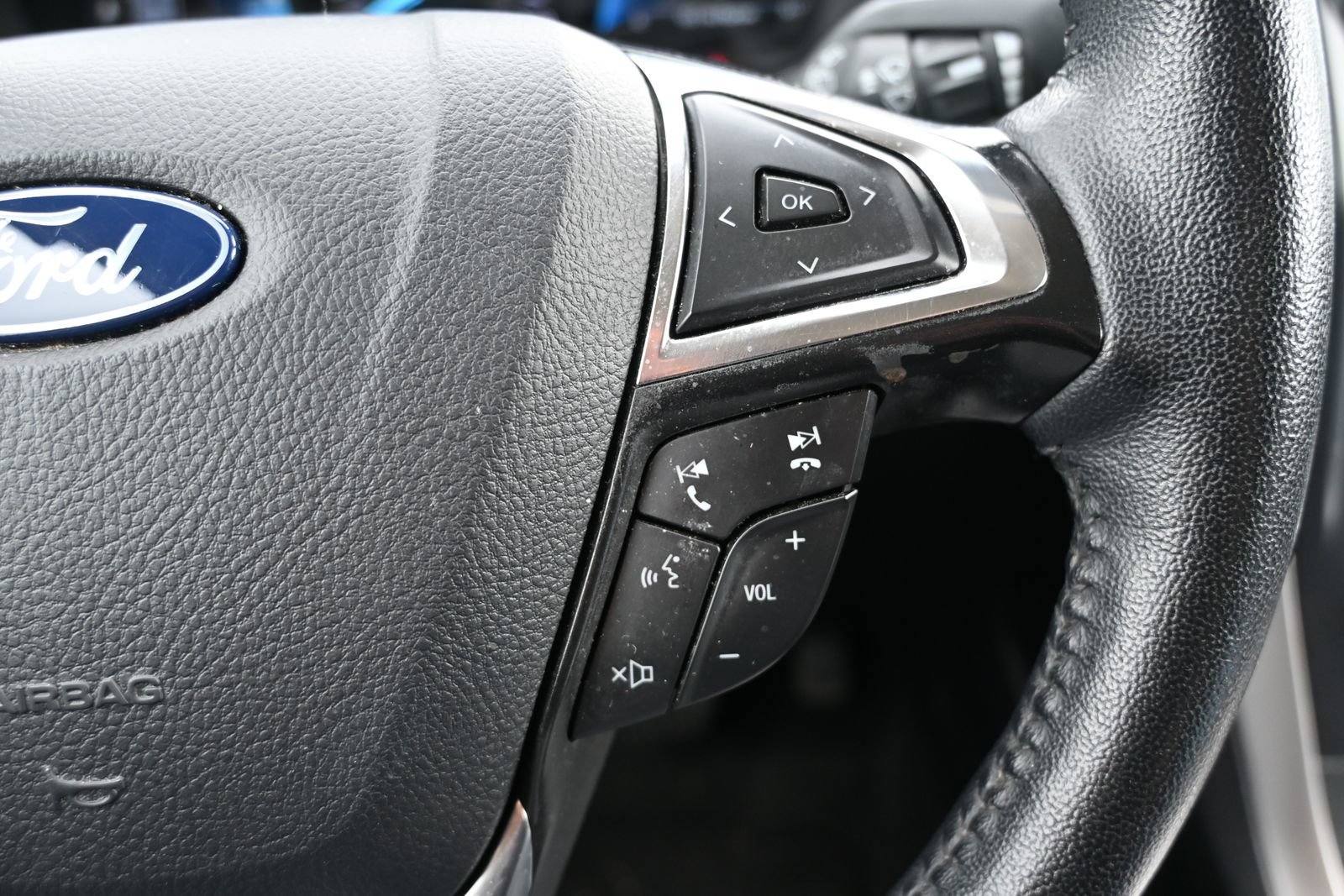 Used 2024 Ford Edge SEL AWD/4WD image 13