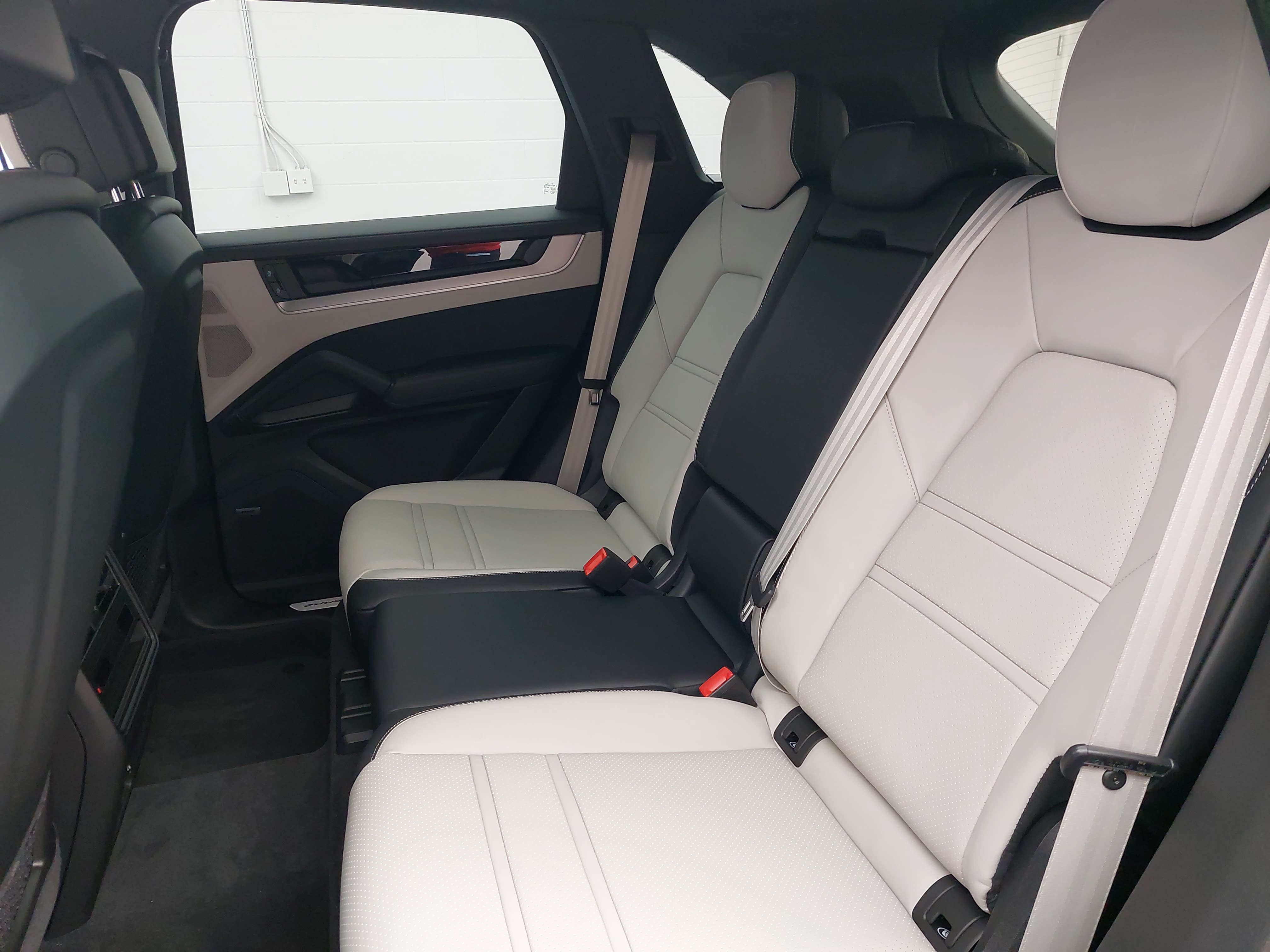 Certified 2026 Porsche Cayenne AWD/4WD image 16