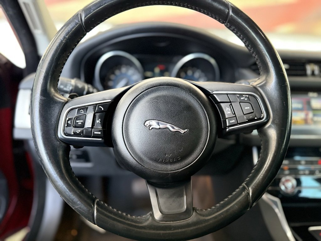 Used 2017 Jaguar XF Premium image 25