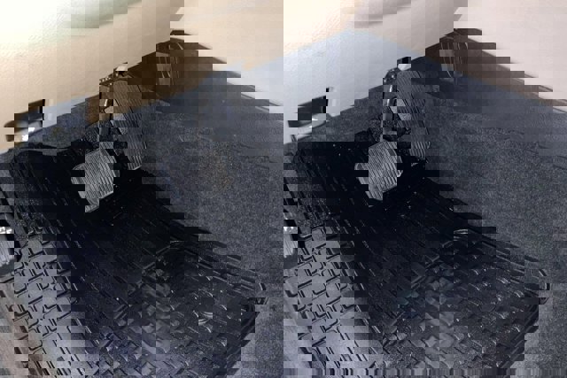 Used 2018 Ford Taurus SE FWD image 35