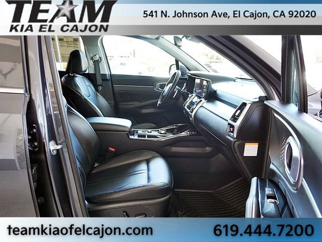Certified 2022 Kia Sorento SX w/ Panoramic Sunroof Package AWD/4WD image 11