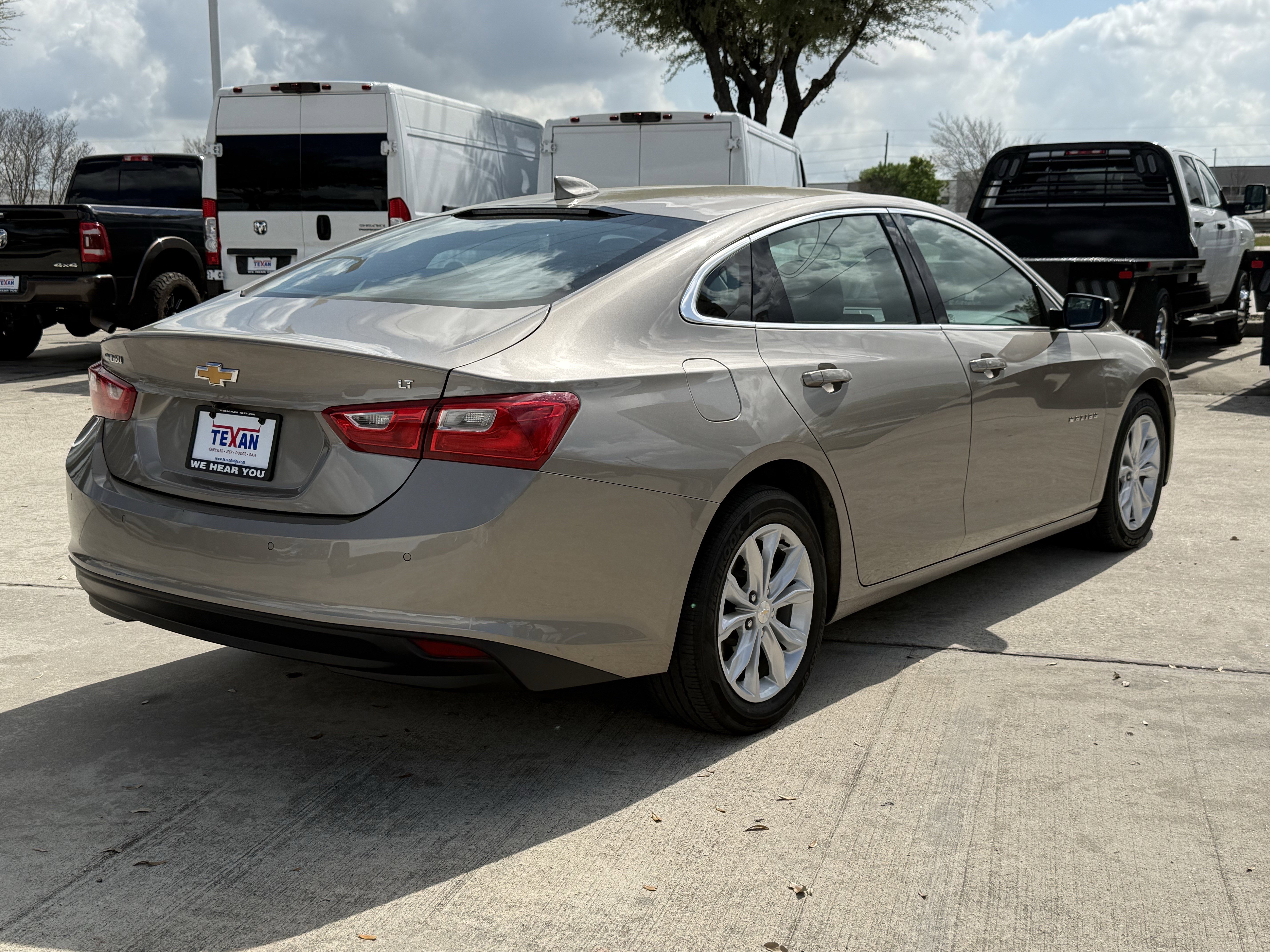 Used 2024 Chevrolet Malibu LT image 2